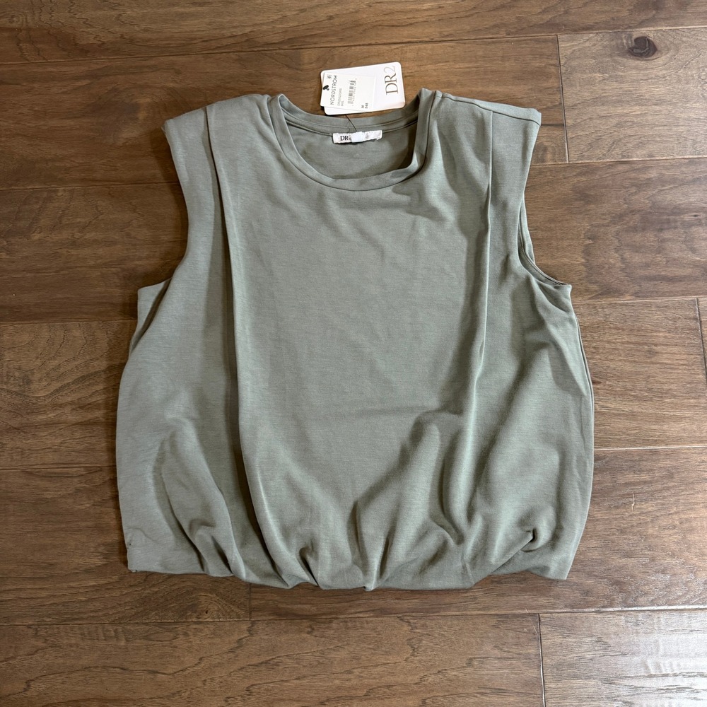 DR2 by Daniel Rainn NWT Basil Green Padded Shoulder Tee Bubble Hem Medium NEW‎